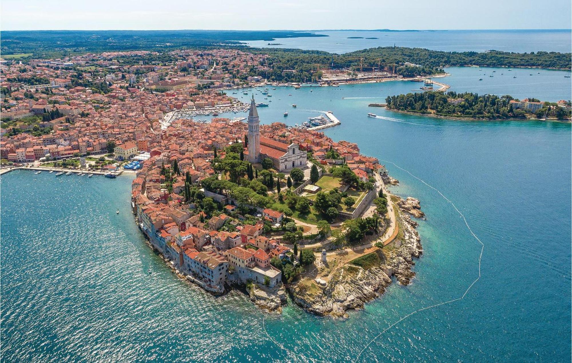 Stunning Apartment In Rovinj With Kitchen Exterior photo