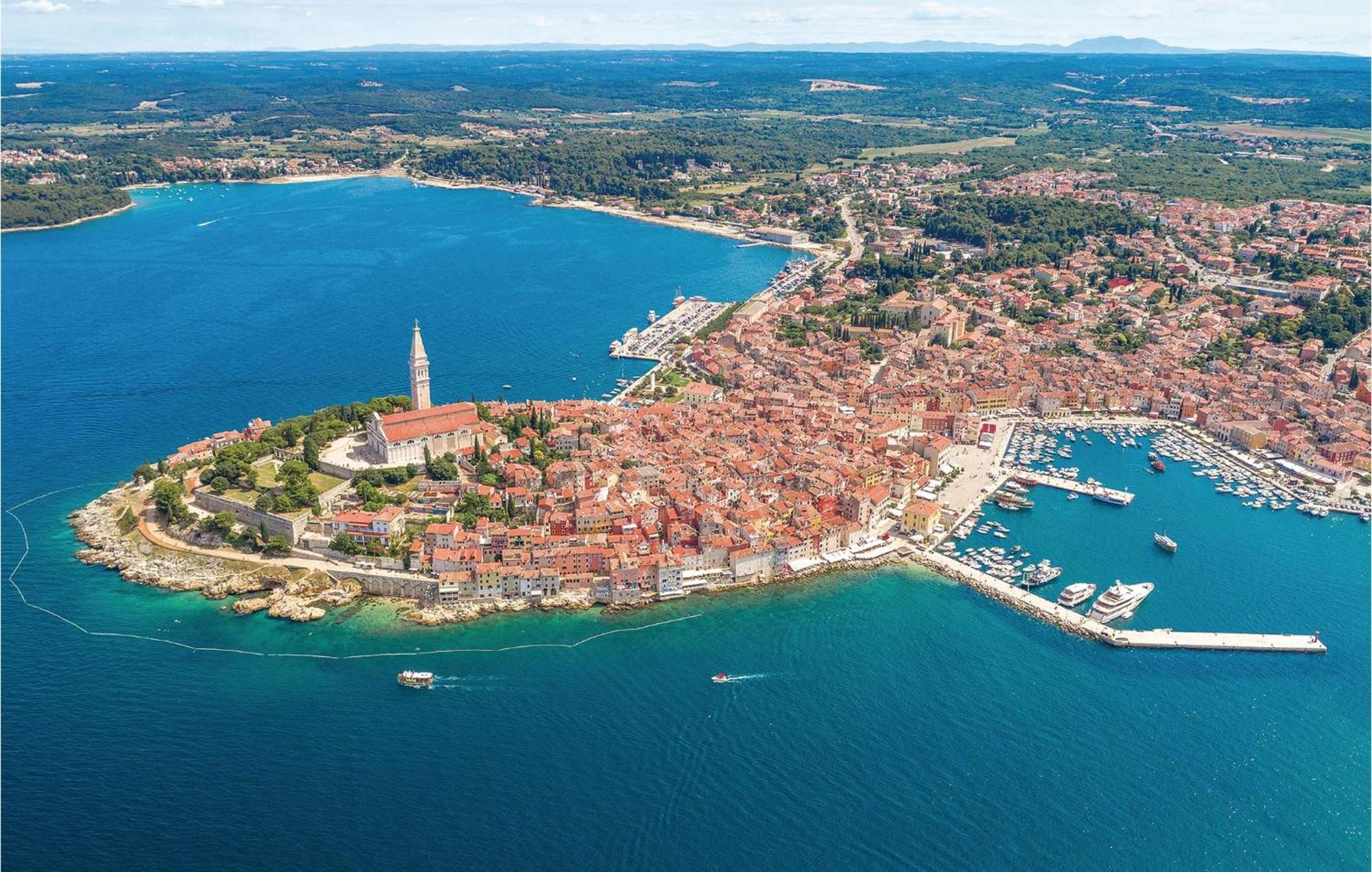 Stunning Apartment In Rovinj With Kitchen Exterior photo